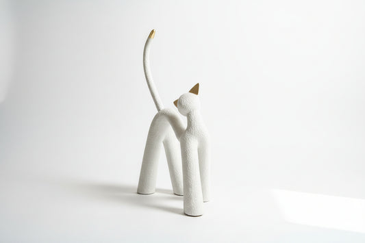 Mia Beyaz Büyük Kedi