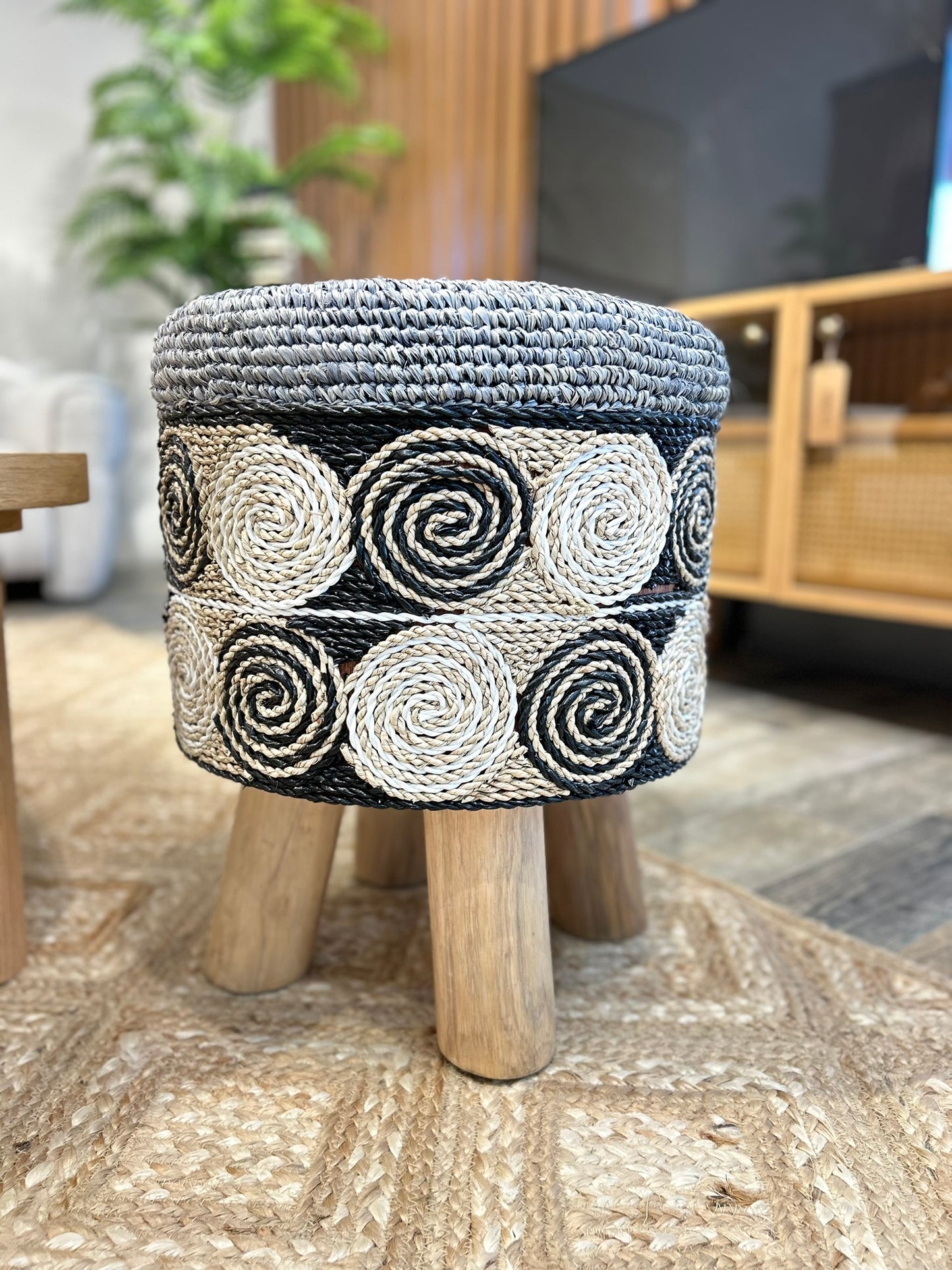 Zeus Puf – Doğal Teak Gövde 42×50 cm